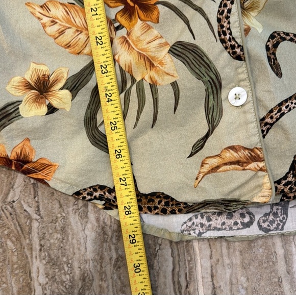 Desmond & Dempsey Leopard Pajama Top - Picture 11 of 12